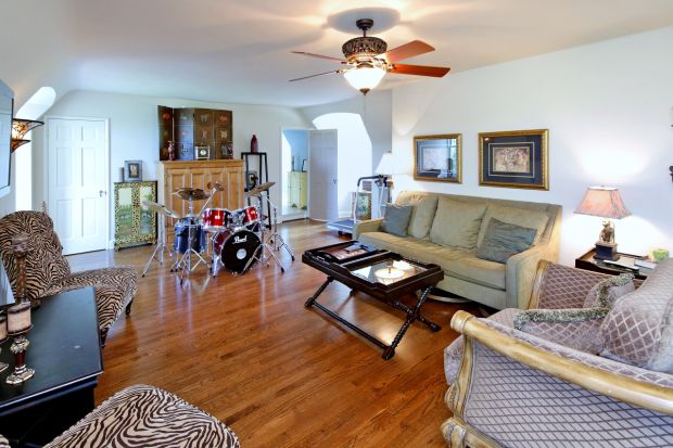 DP_AppleTree family room.jpg
